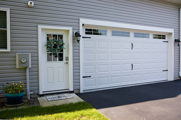 24/7 Emergency Garage Door Panel Replacement experts in Timberwood Park, TX